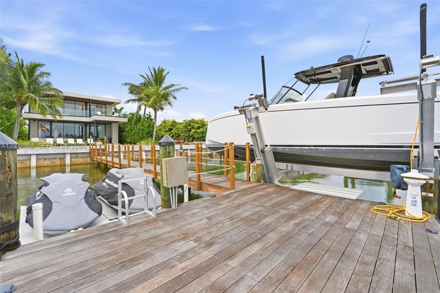 1050 Stillwater Dr, Miami Beach, FL 33141