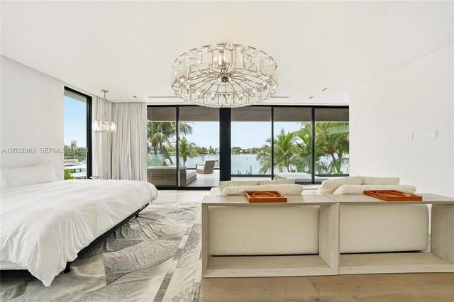 1050 Stillwater Dr, Miami Beach, FL 33141