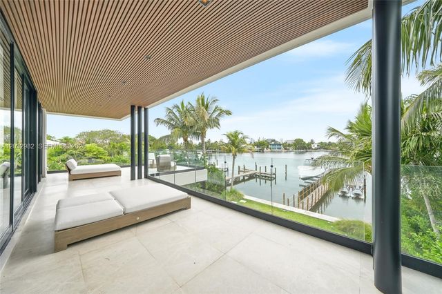 1050 Stillwater Dr, Miami Beach, FL 33141