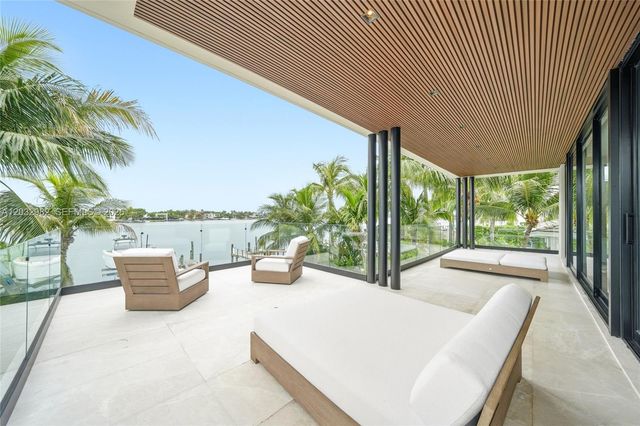 1050 Stillwater Dr, Miami Beach, FL 33141
