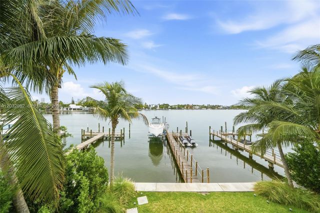 1050 Stillwater Dr, Miami Beach, FL 33141