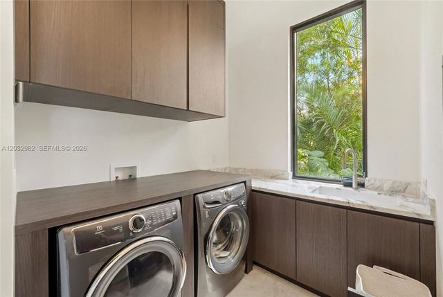1050 Stillwater Dr, Miami Beach, FL 33141