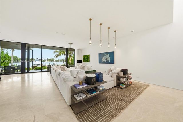 1050 Stillwater Dr, Miami Beach, FL 33141