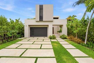 1050 Stillwater Dr, Miami Beach, FL 33141