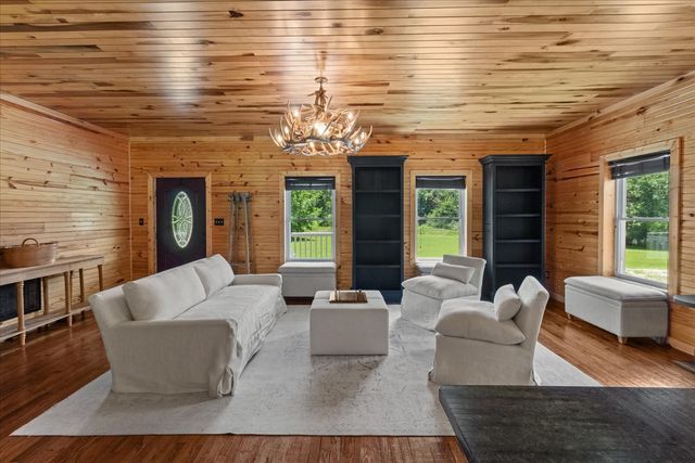 100 Asbury Dr, New Johnsonville, TN 37134