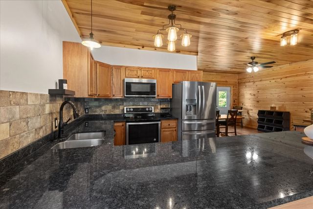 100 Asbury Dr, New Johnsonville, TN 37134