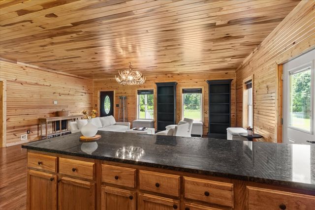 100 Asbury Dr, New Johnsonville, TN 37134