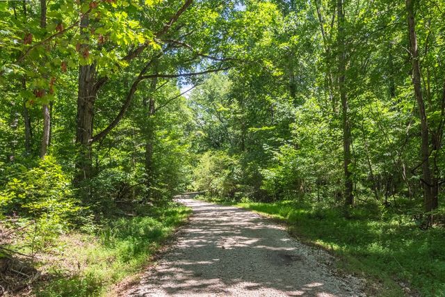 100 Asbury Dr, New Johnsonville, TN 37134
