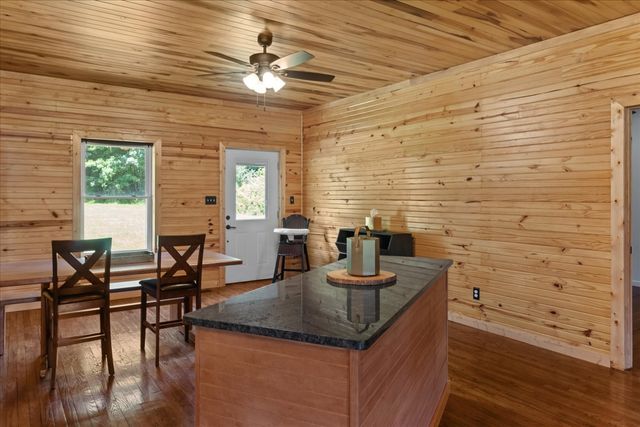 100 Asbury Dr, New Johnsonville, TN 37134