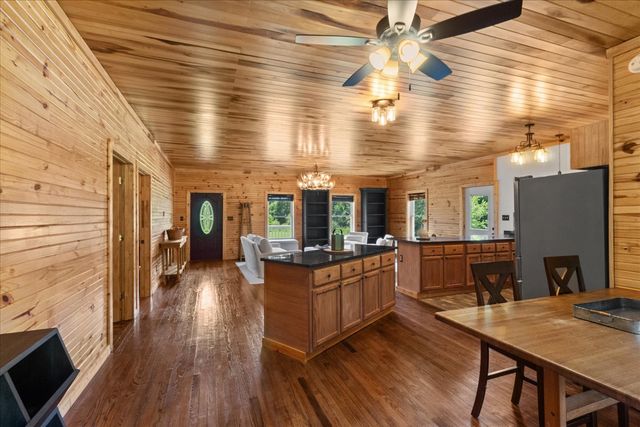 100 Asbury Dr, New Johnsonville, TN 37134