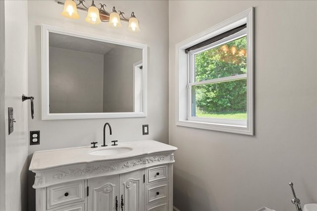 100 Asbury Dr, New Johnsonville, TN 37134