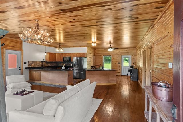 100 Asbury Dr, New Johnsonville, TN 37134