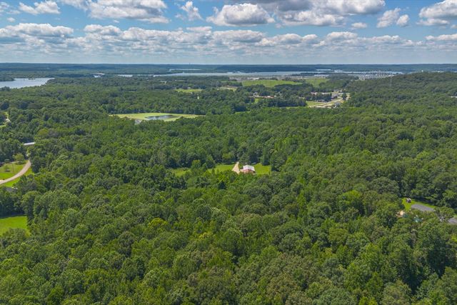 100 Asbury Dr, New Johnsonville, TN 37134