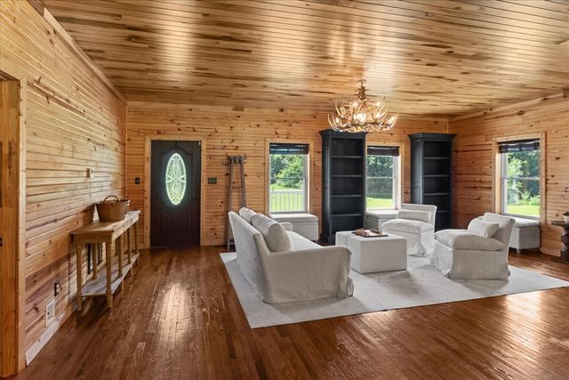 100 Asbury Dr, New Johnsonville, TN 37134