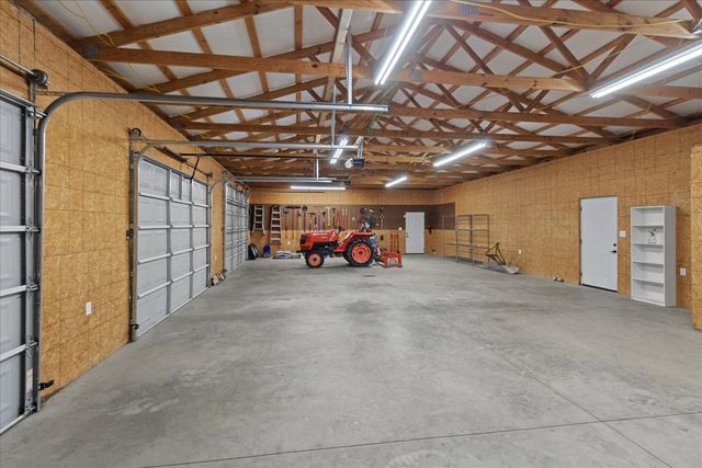 100 Asbury Dr, New Johnsonville, TN 37134