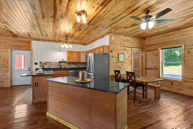 100 Asbury Dr, New Johnsonville, TN 37134