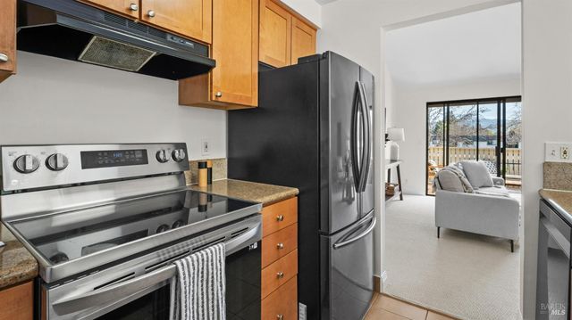 279 Enterprise Dr, Rohnert Park, CA 94928