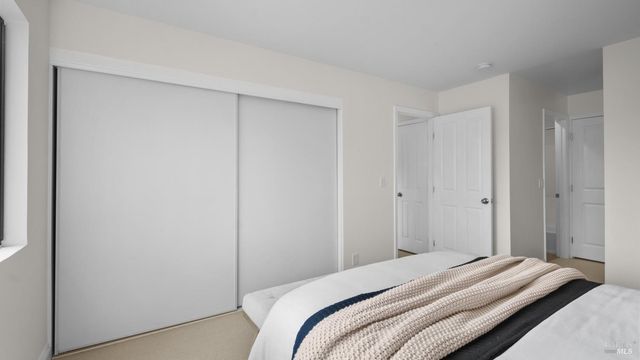 279 Enterprise Dr, Rohnert Park, CA 94928