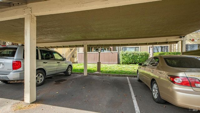 279 Enterprise Dr, Rohnert Park, CA 94928