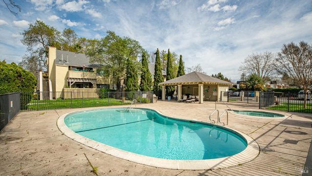 279 Enterprise Dr, Rohnert Park, CA 94928