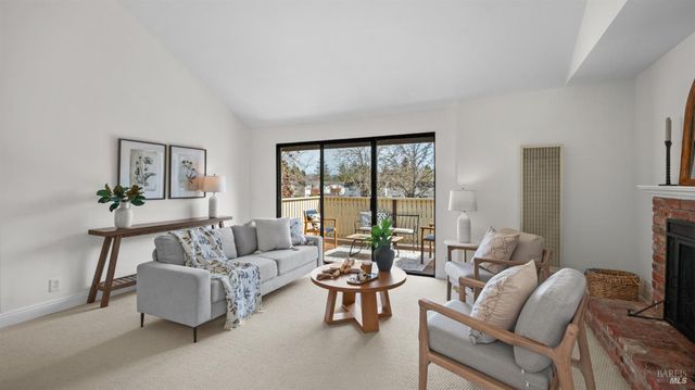 279 Enterprise Dr, Rohnert Park, CA 94928