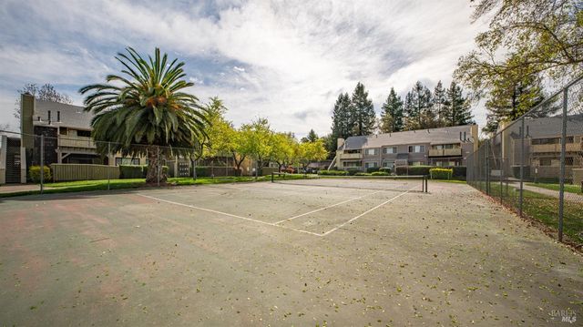 279 Enterprise Dr, Rohnert Park, CA 94928