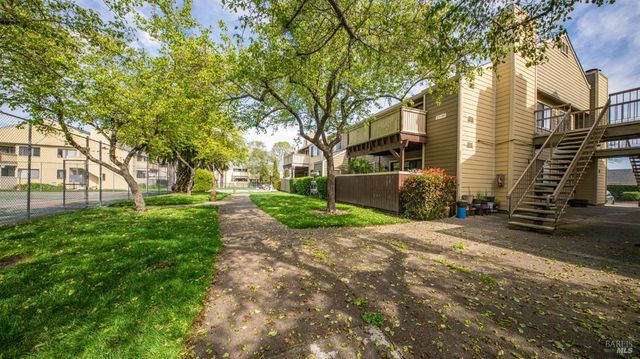 279 Enterprise Dr, Rohnert Park, CA 94928