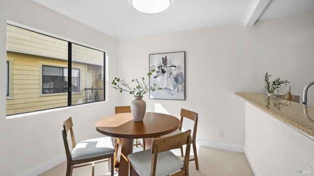 279 Enterprise Dr, Rohnert Park, CA 94928