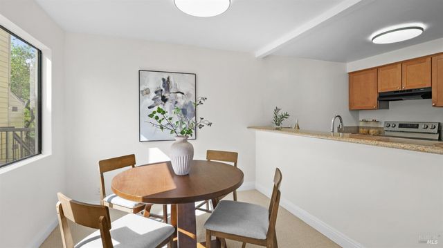 279 Enterprise Dr, Rohnert Park, CA 94928