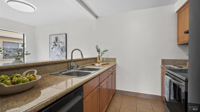 279 Enterprise Dr, Rohnert Park, CA 94928