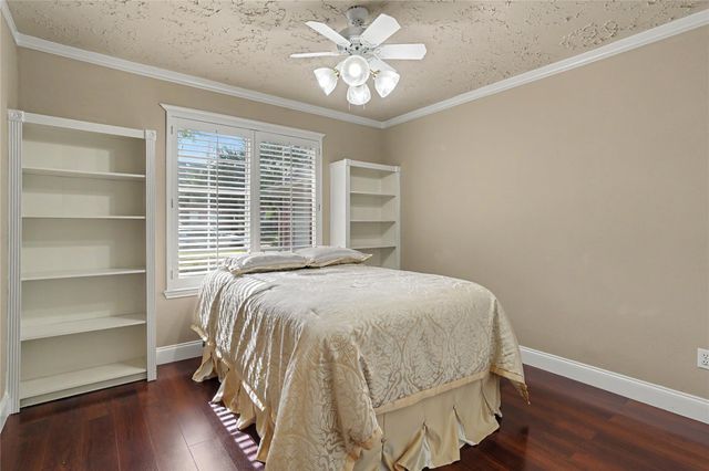 835 Maplewood Falls Court, Houston, TX 77062