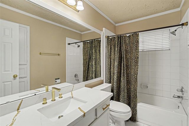 835 Maplewood Falls Court, Houston, TX 77062