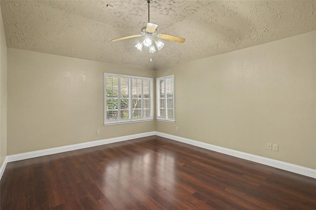 835 Maplewood Falls Court, Houston, TX 77062