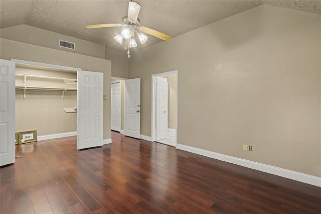 835 Maplewood Falls Court, Houston, TX 77062