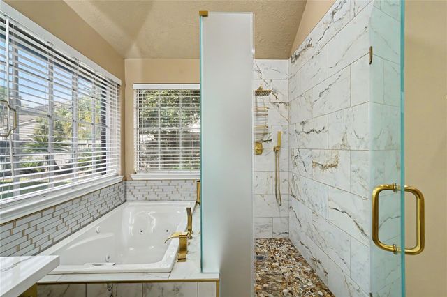 835 Maplewood Falls Court, Houston, TX 77062