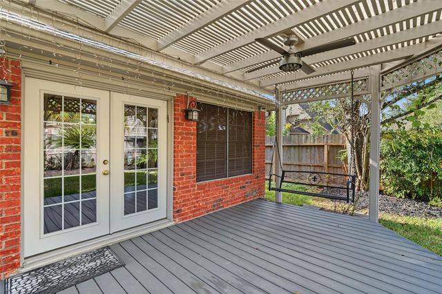 835 Maplewood Falls Court, Houston, TX 77062