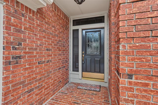 835 Maplewood Falls Court, Houston, TX 77062