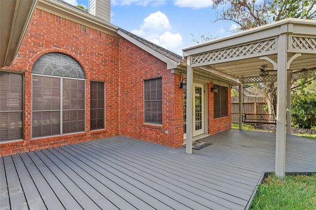 835 Maplewood Falls Court, Houston, TX 77062