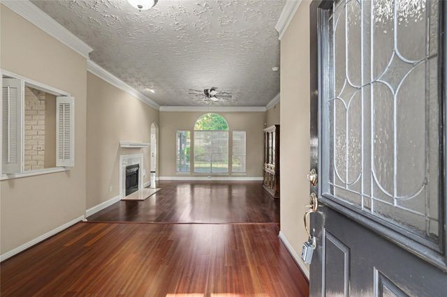 835 Maplewood Falls Court, Houston, TX 77062