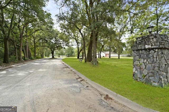 172 Taylor Creek Drive NE, Ludowici, GA 31316