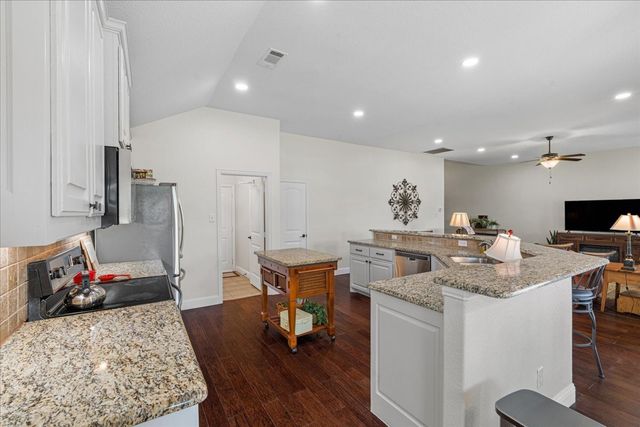 909 Winged Foot, Corsicana, TX 75110