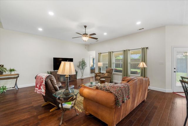 909 Winged Foot, Corsicana, TX 75110