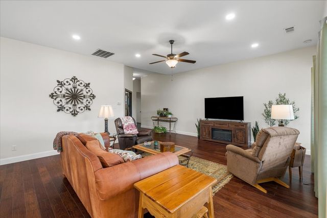 909 Winged Foot, Corsicana, TX 75110