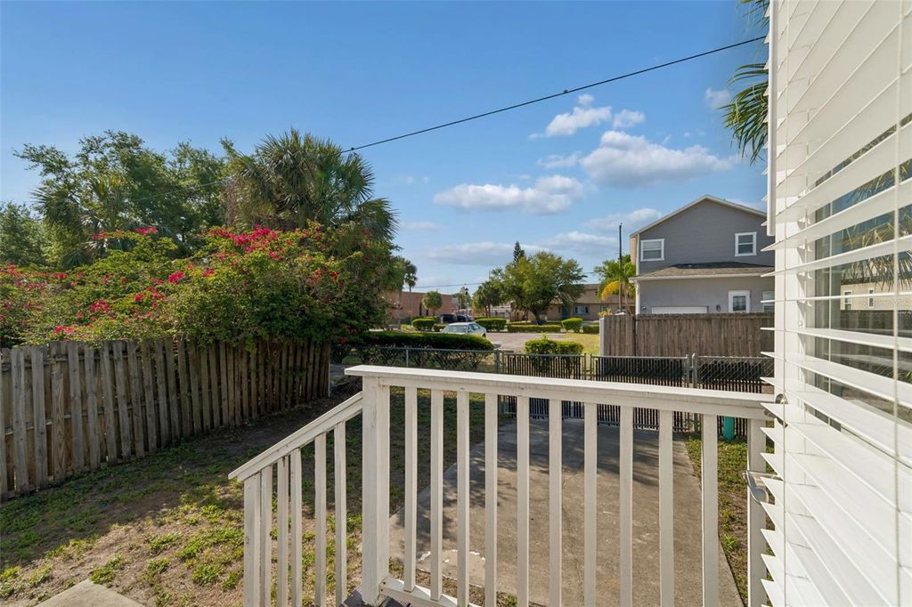Image 20 of property listing at 2322 W CHESTNUT STREET, Tampa, FL 33607