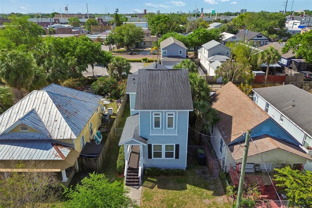 Image 23 of property listing at 2322 W CHESTNUT STREET, Tampa, FL 33607