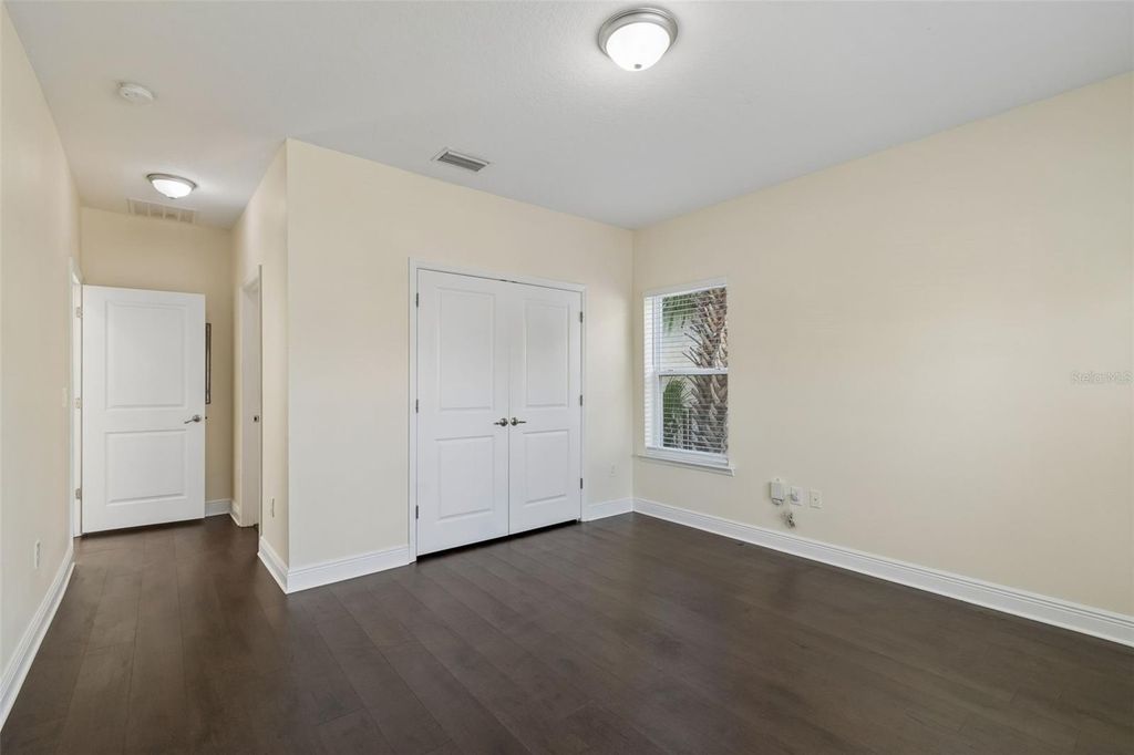 Image 9 of property listing at 2322 W CHESTNUT STREET, Tampa, FL 33607
