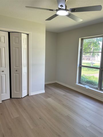 500 Curtis Road, Burleson, TX 76028