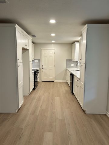500 Curtis Road, Burleson, TX 76028