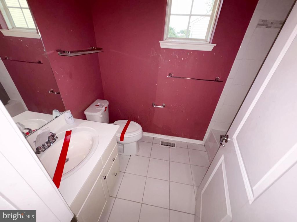 40 WALLACE RD, Mount Holly, NJ 08060