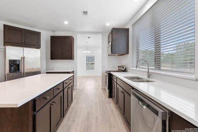 323 Lakeside, Lakehills, TX 78063